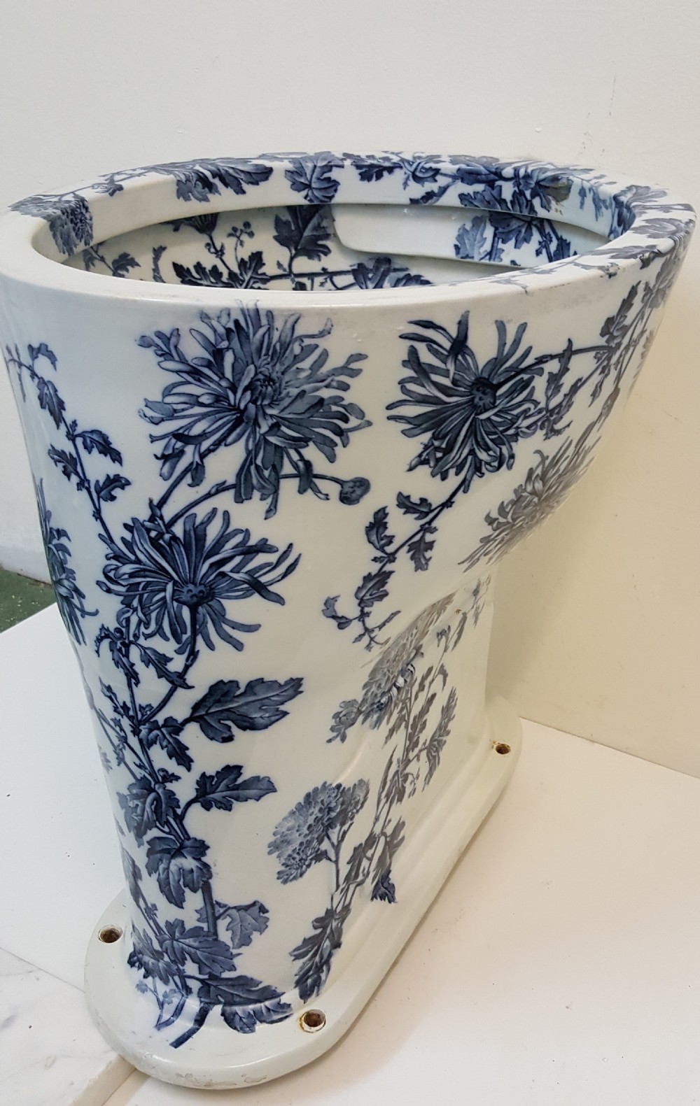 SA028 Victorian Decorative Blue Toilet   View V