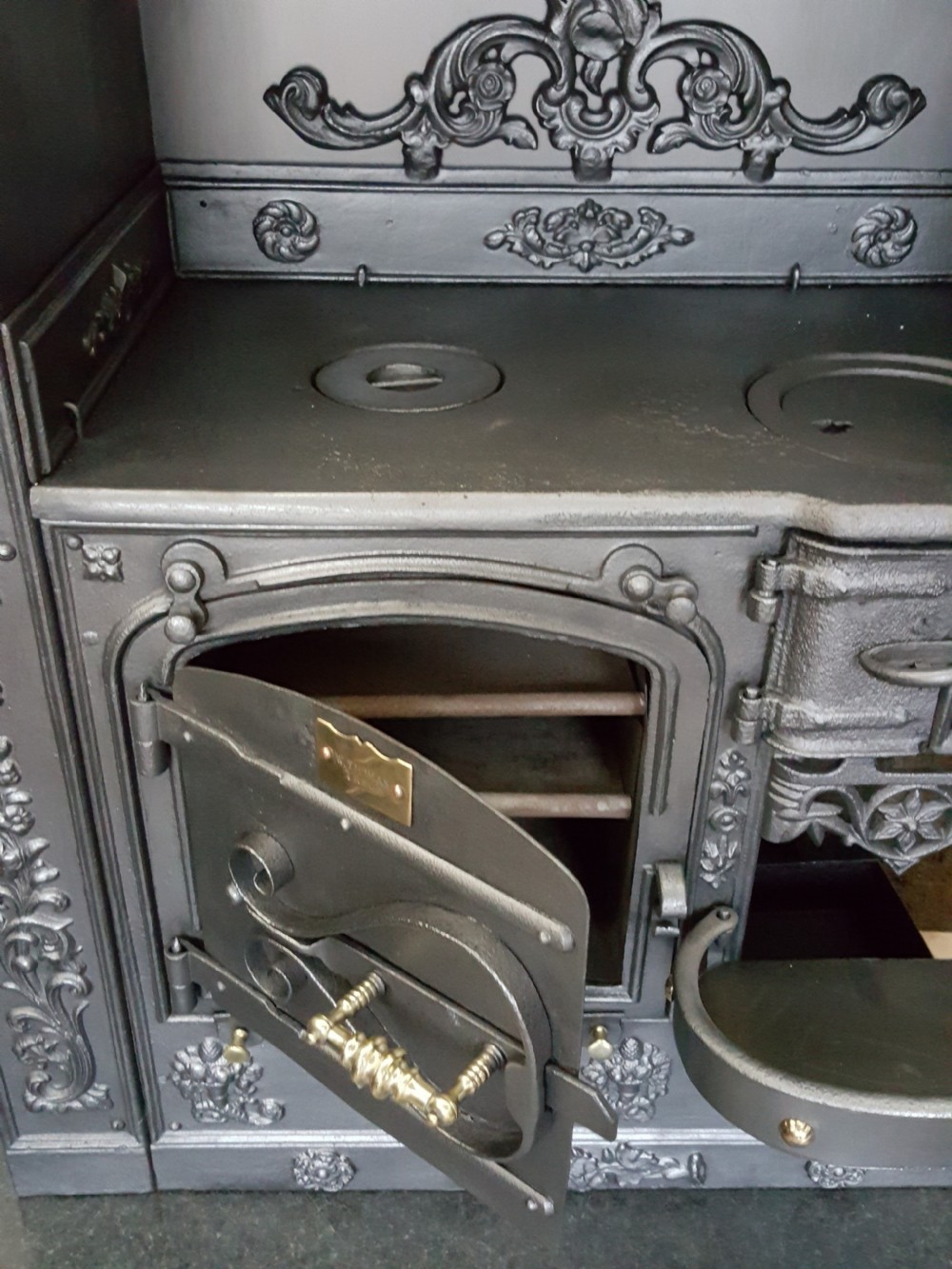 Victorian Cornish Cooking Range View V