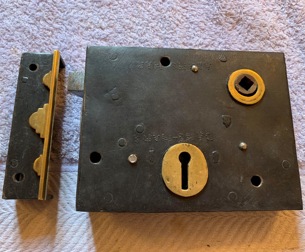 SA050 Black Mild Steel Edwardian Door Lock, Key & Keep. View III