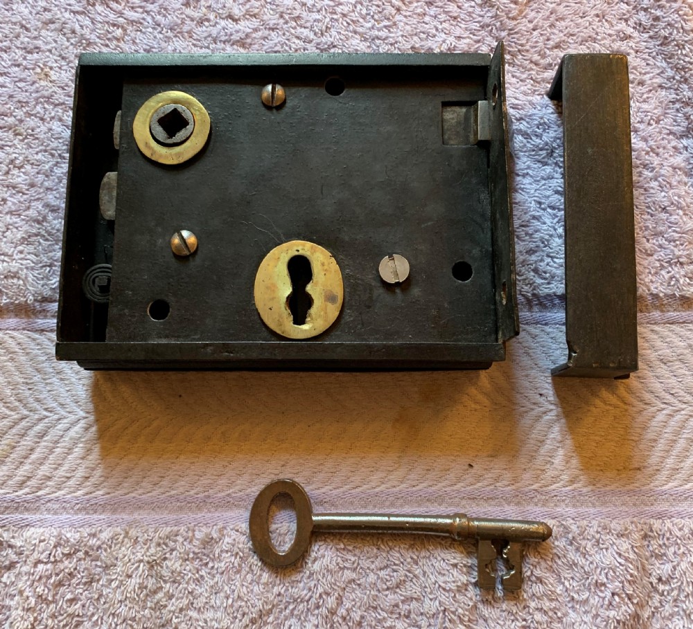 SA050 Black Mild Steel Edwardian Door Lock, Key & Keep. View IV