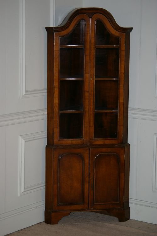 Good Quality Queen Anne Style Walnut Corner Cupboard