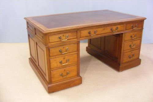 Top Quality Victorian Mahogany, Hobbs & Co, of London, Desk.