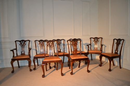 A Very Good Set of 8 Chippendale Ball and Claw Dining Chairs.