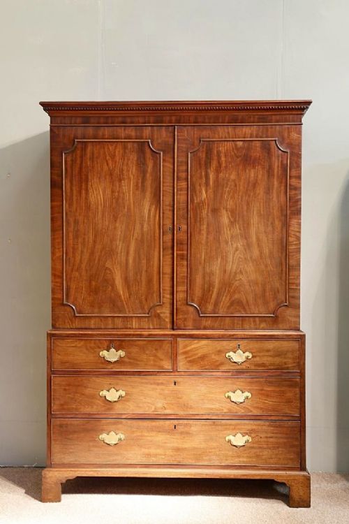 Superb 18th Century George III Linen Press