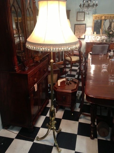 A very good quality Victorian decorative brass telescopic standard lamp