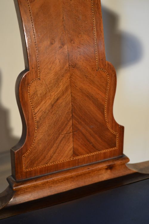 A SET OF 8 WALNUT QUEEN ANNE STYLE DECORATIVE DINING CHAIRS - ADDITIONAL PHOTO 5