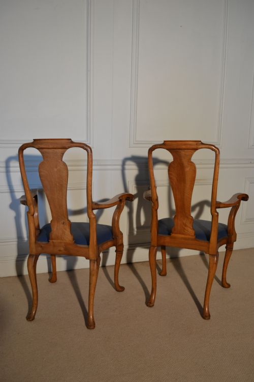 A SET OF 8 WALNUT QUEEN ANNE STYLE DECORATIVE DINING CHAIRS - ADDITIONAL PHOTO 12