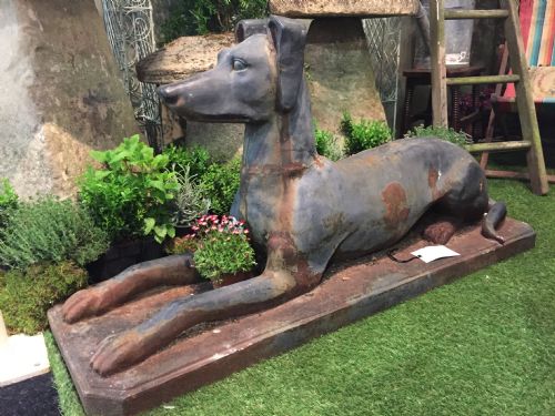 19TH CENTURY PAIR OF LARGE CAST IRON DOGS IN THE MANNER OF HENRI JAQUESMART - ADDITIONAL PHOTO 3