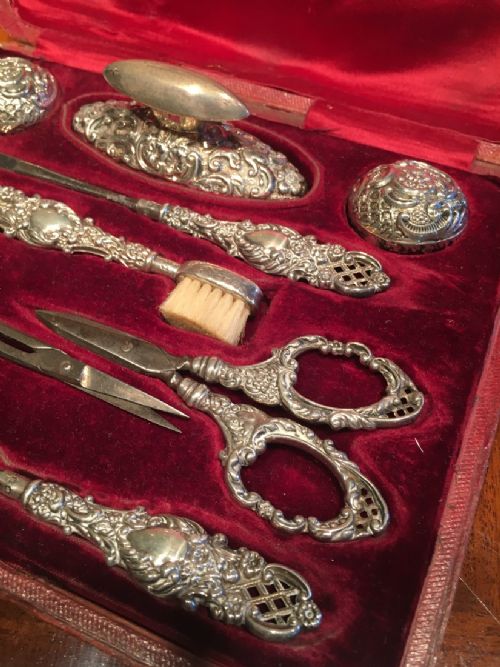 SILVER DRESSING SET IN ORIGINAL CASE - ADDITIONAL PHOTO 2