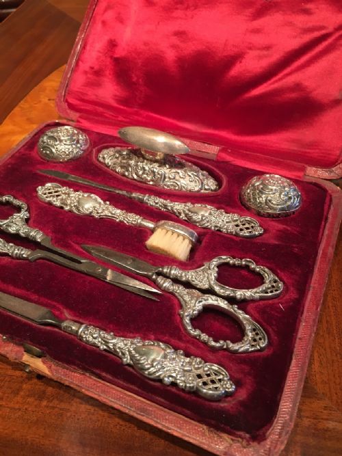 SILVER DRESSING SET IN ORIGINAL CASE - ADDITIONAL PHOTO 1
