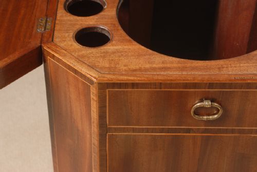 GEORGE III MAHOGANY WASH STAND STAMPED GILLOWS LANCASTER - ADDITIONAL PHOTO 3