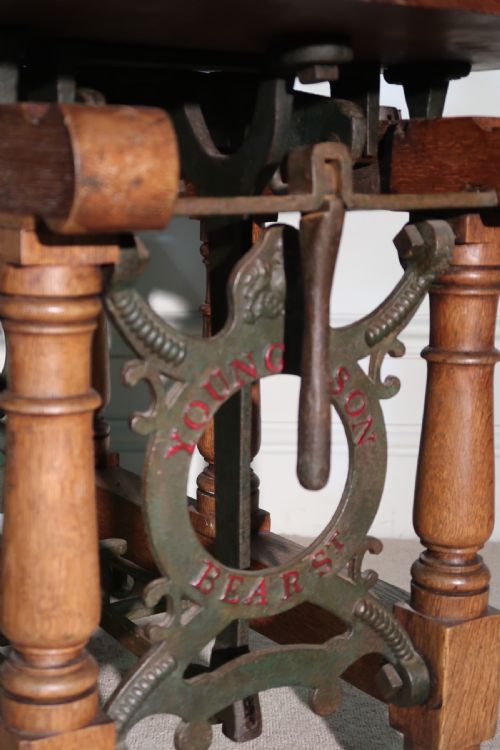 A WONDERFUL SET OF JOCKEY SCALES BY YOUNG SON - ADDITIONAL PHOTO 1