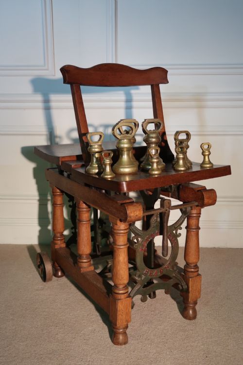 A WONDERFUL SET OF JOCKEY SCALES BY YOUNG SON - ADDITIONAL PHOTO 3