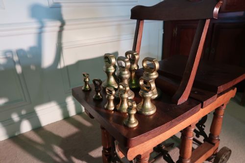 A WONDERFUL SET OF JOCKEY SCALES BY YOUNG SON - ADDITIONAL PHOTO 5