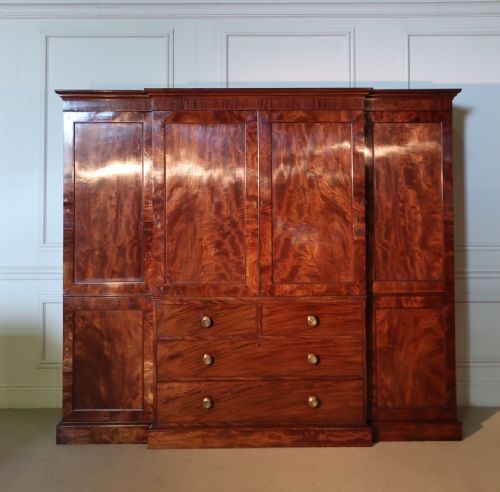 18TH CENTURY GEORGE III SHERATON BREAKFRONT WARDROBE LINEN PRESS - ADDITIONAL PHOTO 2