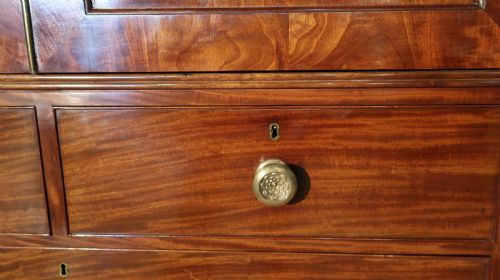 18TH CENTURY GEORGE III SHERATON BREAKFRONT WARDROBE LINEN PRESS - ADDITIONAL PHOTO 3