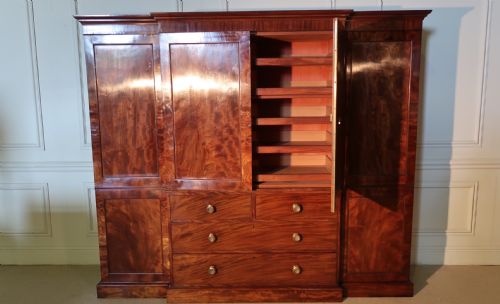 18TH CENTURY GEORGE III SHERATON BREAKFRONT WARDROBE LINEN PRESS - ADDITIONAL PHOTO 4