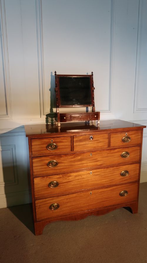 LARGE 18TH CENTURY GEORGE III MAHOGANY CHEST OF DRAWERS - ADDITIONAL PHOTO 4
