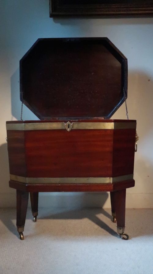 18TH CENTURY GEORGE III FLAT TOP OCTAGONAL WINE COOLER IN EXCELLENT CONDITION - ADDITIONAL PHOTO 1