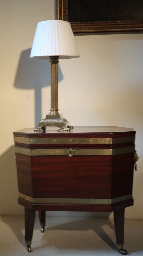 18TH CENTURY GEORGE III FLAT TOP OCTAGONAL WINE COOLER IN EXCELLENT CONDITION - ADDITIONAL PHOTO 4