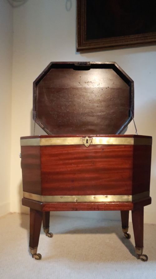 18TH CENTURY GEORGE III FLAT TOP OCTAGONAL WINE COOLER IN EXCELLENT CONDITION - ADDITIONAL PHOTO 6