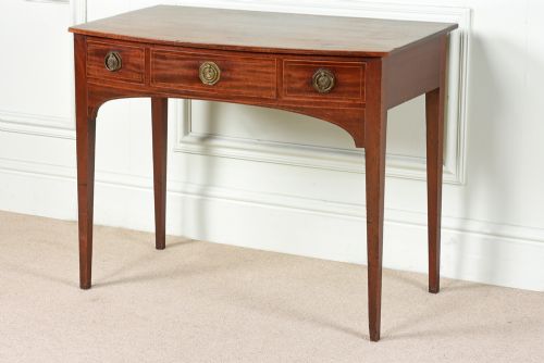 18th Century Superb Bow Fronted Sheraton Dressing Table