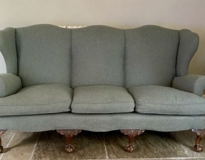 A Good Quality 19th Century Queen Anne Style Sofa in Excellent Condition.