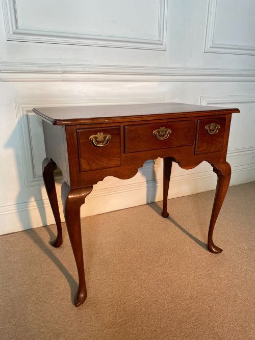 18TH CENTURY GEORGE III LOW BOY SIDE TABLE IN EXCELLENT CONDITION - ADDITIONAL PHOTO 1