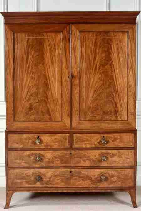 Fine Quality George III Sheraton Linen Press C.1785