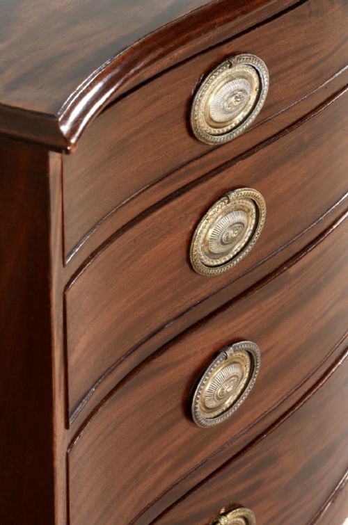 18TH CENTURY LOVELY QUALITY GEORGE III SERPENTINE CHEST OF DRAWERS - ADDITIONAL PHOTO 3