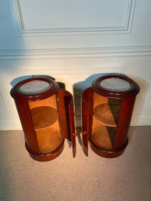 A PAIR OF 19TH CENTURY CYLINDRICAL MARBLE TOP BEDSIDE CUPBOARDS - ADDITIONAL PHOTO 4