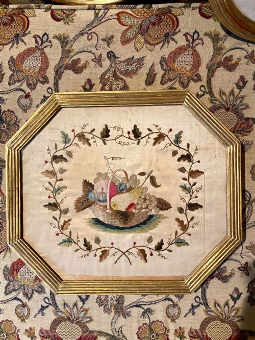 18TH CENTURY SILK EMBROIDERY IN OCTAGONAL GILT WOOD FRAME - ADDITIONAL PHOTO 1