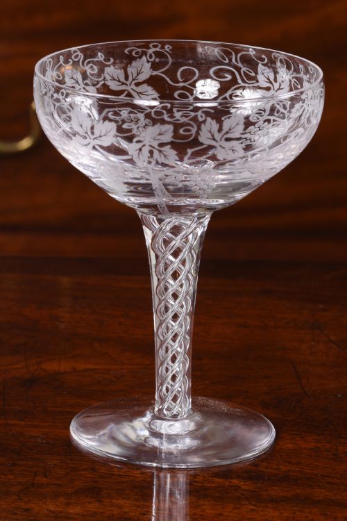 FINE QUALITY SET OF 16 ETCHED CRYSTAL CHAMPAGNE GLASSES COUPES - ADDITIONAL PHOTO 4