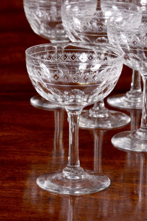 FINE QUALITY SET OF 16 ETCHED CRYSTAL CHAMPAGNE GLASSES COUPES - ADDITIONAL PHOTO 6