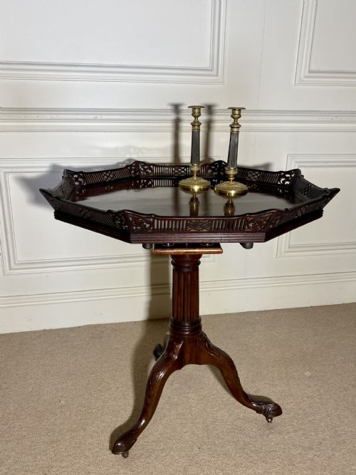 FINE 18TH CENTURY GEORGE II OCTAGONAL BIRDCAGE TRIPOD TABLE WITH PIERCED GALLERY IN EXCELLENT CONDITION - ADDITIONAL PHOTO 1