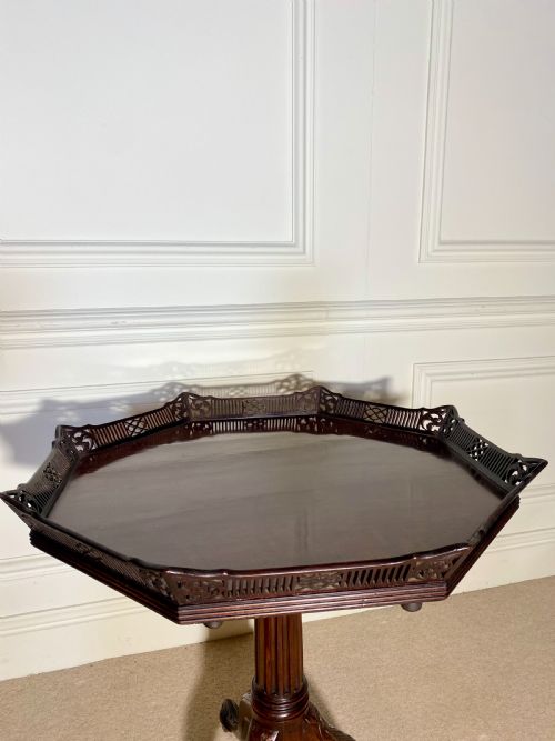 FINE 18TH CENTURY GEORGE II OCTAGONAL BIRDCAGE TRIPOD TABLE WITH PIERCED GALLERY IN EXCELLENT CONDITION - ADDITIONAL PHOTO 4