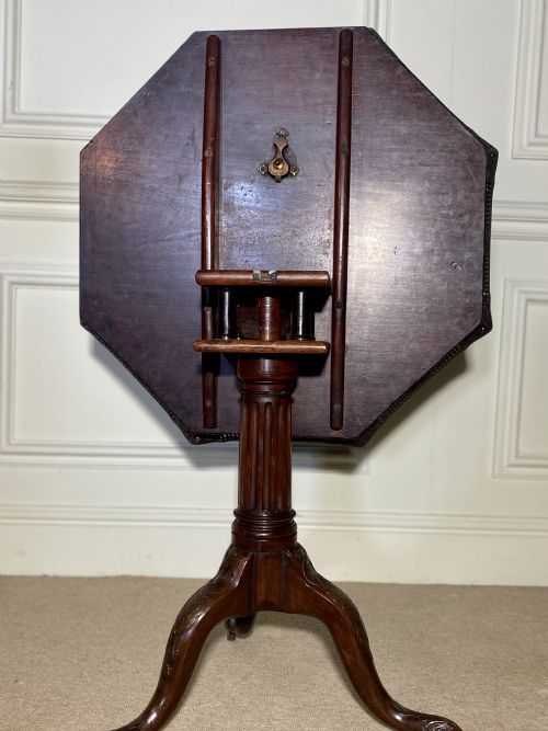 FINE 18TH CENTURY GEORGE II OCTAGONAL BIRDCAGE TRIPOD TABLE WITH PIERCED GALLERY IN EXCELLENT CONDITION - ADDITIONAL PHOTO 13