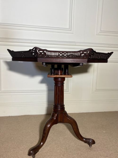 FINE 18TH CENTURY GEORGE II OCTAGONAL BIRDCAGE TRIPOD TABLE WITH PIERCED GALLERY IN EXCELLENT CONDITION - ADDITIONAL PHOTO 15