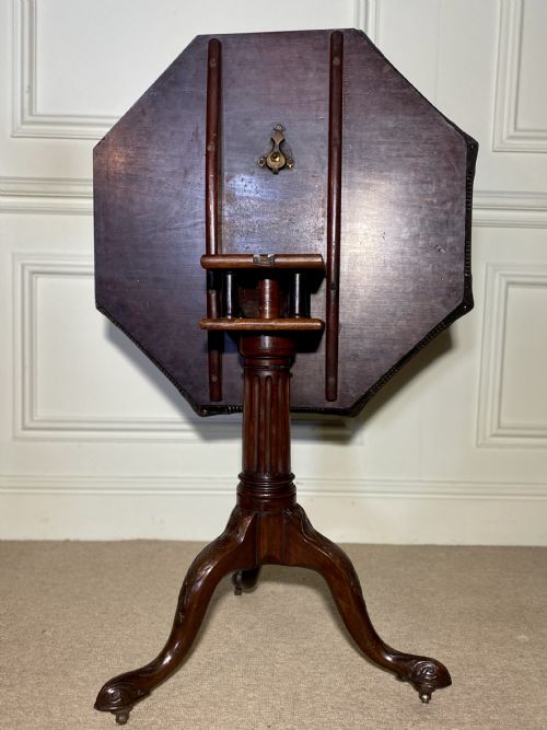 FINE 18TH CENTURY GEORGE II OCTAGONAL BIRDCAGE TRIPOD TABLE WITH PIERCED GALLERY IN EXCELLENT CONDITION - ADDITIONAL PHOTO 16