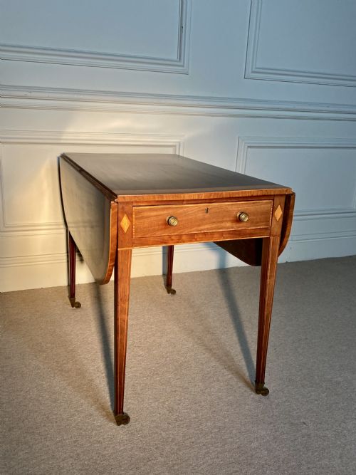 FINE 18TH CENTURY SHERATON PEMBROKE TABLE IN EXCELLENT CONDITION - ADDITIONAL PHOTO 3