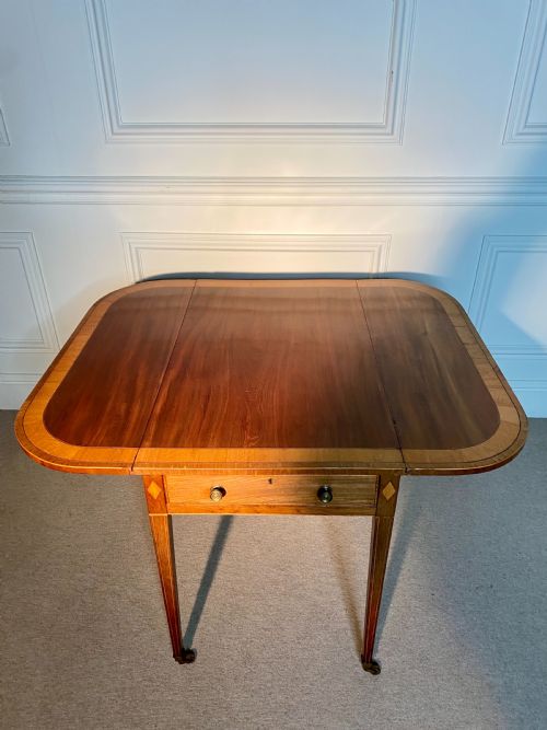 FINE 18TH CENTURY SHERATON PEMBROKE TABLE IN EXCELLENT CONDITION - ADDITIONAL PHOTO 4