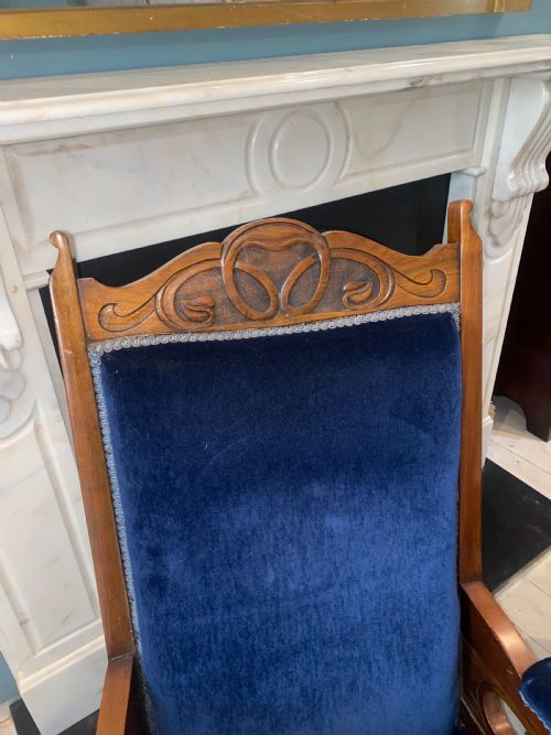 LIBERTY 19TH CENTURY PAIR OF WALNUT ARM CHAIRS IN BLUE VELVET - ADDITIONAL PHOTO 4