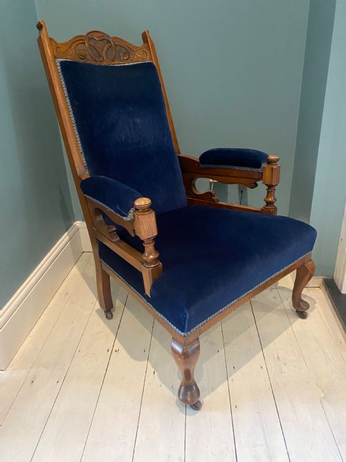LIBERTY 19TH CENTURY PAIR OF WALNUT ARM CHAIRS IN BLUE VELVET - ADDITIONAL PHOTO 12