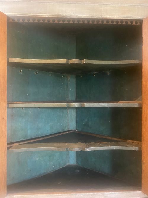 18TH CENTURY LIMED OAK DOUBLE CORNER CUPBOARD IN EXCELLENT CONDITION - ADDITIONAL PHOTO 7