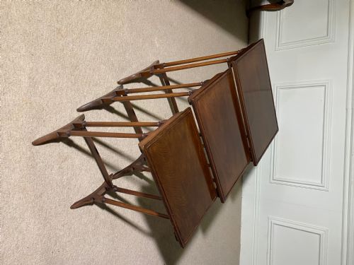 A FINE NEST OF THREE SIDE TABLES IN EXCELLENT CONDITION - ADDITIONAL PHOTO 1