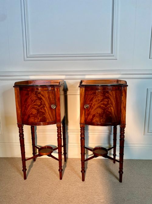 EXCEPTIONAL PAIR OF EARLY REGENCY MAHOGANY BOWFRONTED BEDSIDE NIGHTSTANDS BY GILLOWS - ADDITIONAL PHOTO 1