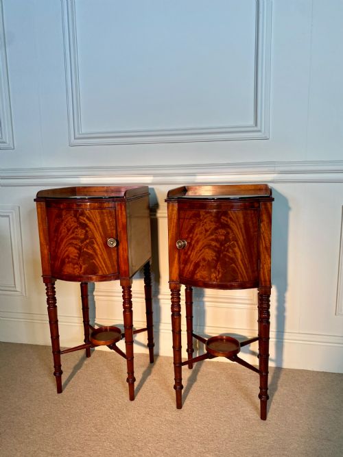 EXCEPTIONAL PAIR OF EARLY REGENCY MAHOGANY BOWFRONTED BEDSIDE NIGHTSTANDS BY GILLOWS - ADDITIONAL PHOTO 2