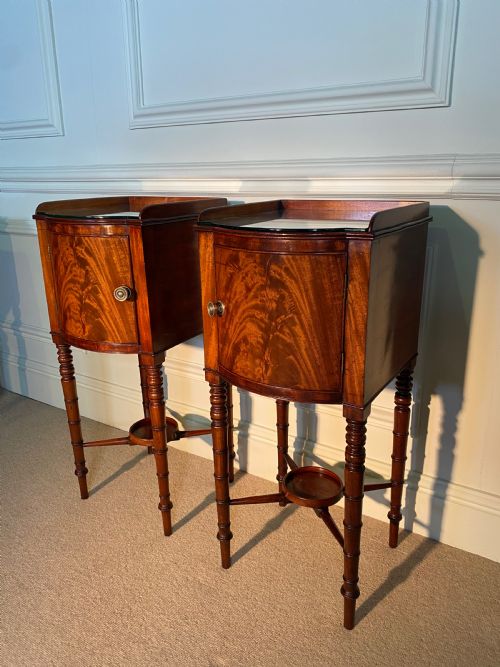 EXCEPTIONAL PAIR OF EARLY REGENCY MAHOGANY BOWFRONTED BEDSIDE NIGHTSTANDS BY GILLOWS - ADDITIONAL PHOTO 3