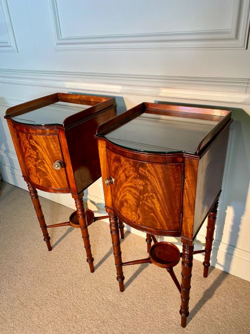 EXCEPTIONAL PAIR OF EARLY REGENCY MAHOGANY BOWFRONTED BEDSIDE NIGHTSTANDS BY GILLOWS - ADDITIONAL PHOTO 4