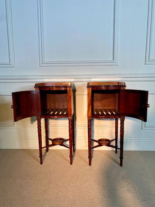 EXCEPTIONAL PAIR OF EARLY REGENCY MAHOGANY BOWFRONTED BEDSIDE NIGHTSTANDS BY GILLOWS - ADDITIONAL PHOTO 5